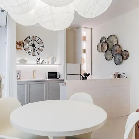 Petite Vittoria - - By Host4u Brescia