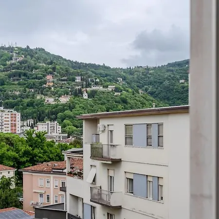 Host4u - Petit Vittoria In Center Апартаменты