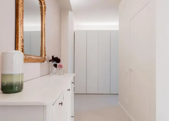 Апартаменты Host4u - Petit Vittoria In Center