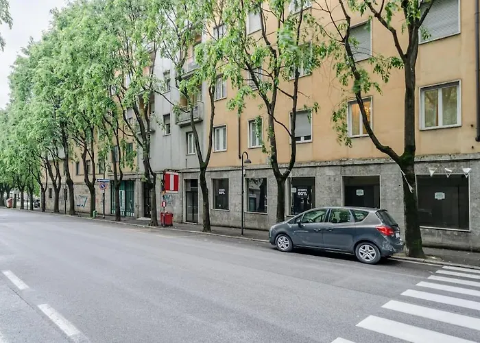 Host4u - Petit Vittoria In Center Апартаменты Брешия